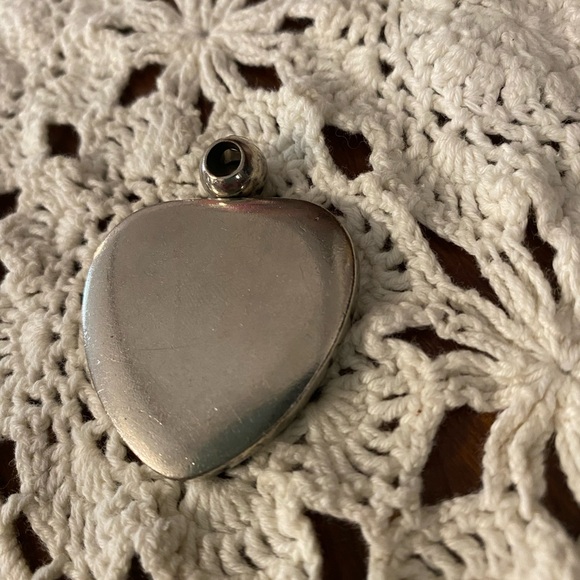 Pendent - Picture 3 of 5